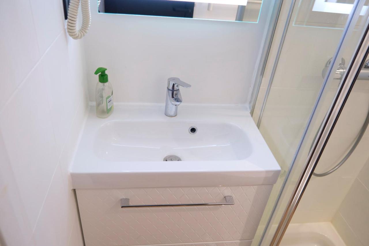 Suite Adamas Lyon Exteriör bild